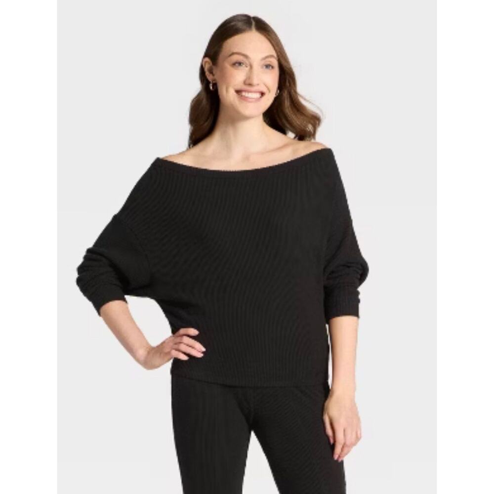 Universal threads knit set